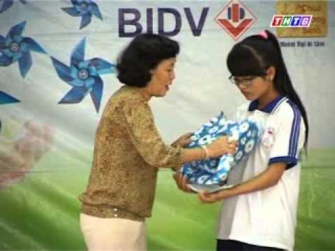 dong-thi-bach-tuyet-bong-hoa-giua-doi-thuong